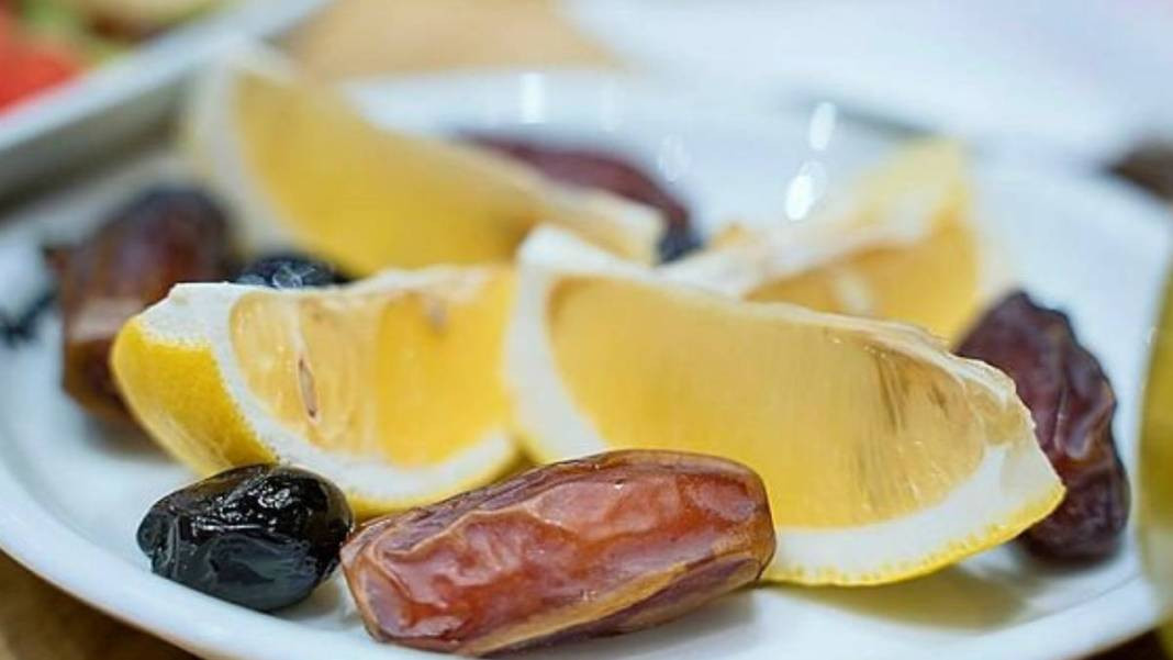 Uyumadan önce hurmanın üzerine limon sıkıp yiyin! Faydasını duyan bırakamıyor - Resim: 12